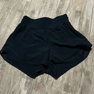 Lululemon high rise hottie hot shorts 2.5 inch inseam